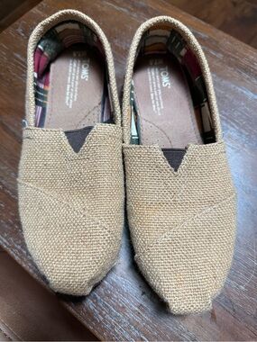 TOMS Slip-On with Multicolor Plaid Lining